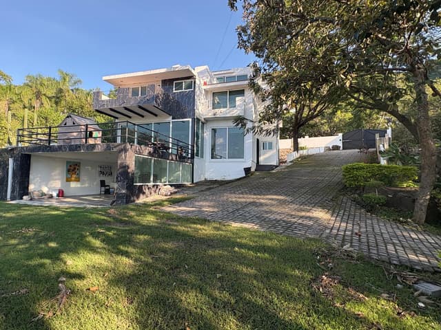Casa en venta en Las Cañadas 6 Recámaras