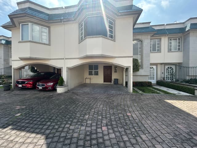 Baja de precio!!!Casan en venta remodelada interlomas