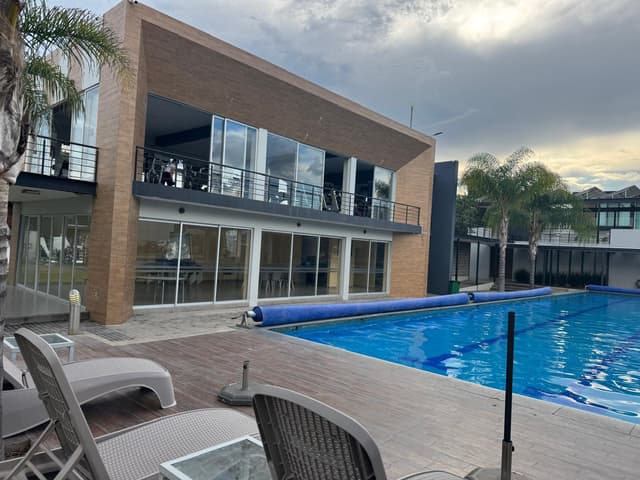 Casa en venta en Fraccionamiento El Alcázar (Casa Fuerte) 4 Recámaras