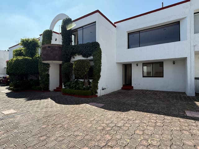CASA EN VENTA EN LAS AGUILAS