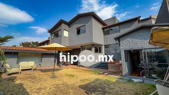 CASA MUY CÓMODA Y CÁLIDA EN VENTA EN BOSQUES DE LA HERRADURA