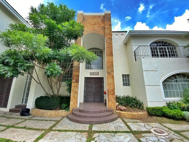 CASA EN VENTA EN LOMAS DE SANTA ANITA
