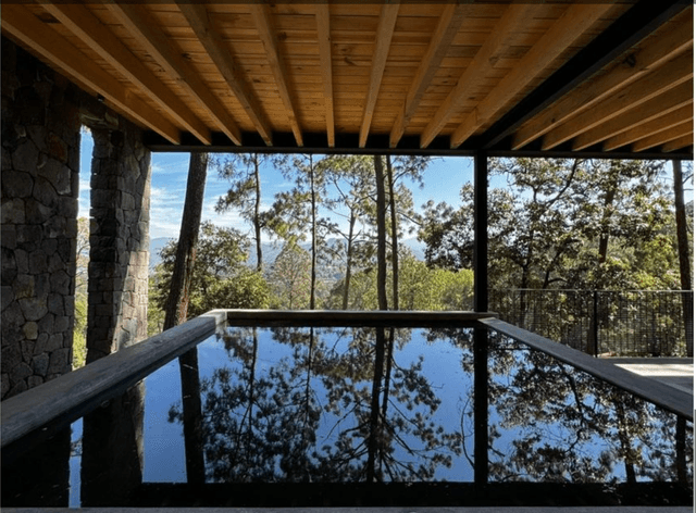 Casa en Venta en Valle de Bravo – Ubicación Privilegiada y Vista Panorámica