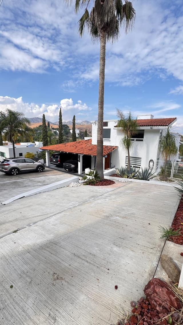 CASA EN VENTA EN LAS CAÑADAS