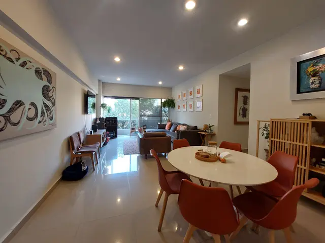 Exclusivo departamento exterior con balcón y 3 estacionamientos en Del Valle Centro