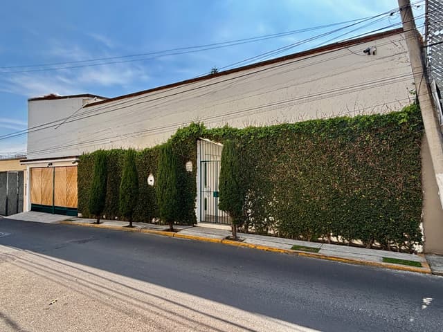 Venta de casa con 5 recámaras en San Jerónimo