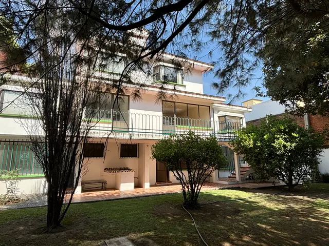 Venta de casa con 5 recámaras en San Jerónimo