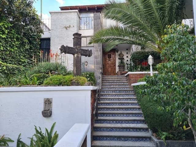 VENTA DE CASA EN JARDINES DEL PEDREGAL EN CALLE CERRA PARA ACTUALIZAR