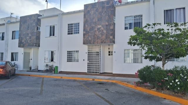 CASA EN VENTA EN PASEO DE LOS OLIVOS, PLAYA DEL CARMEN
