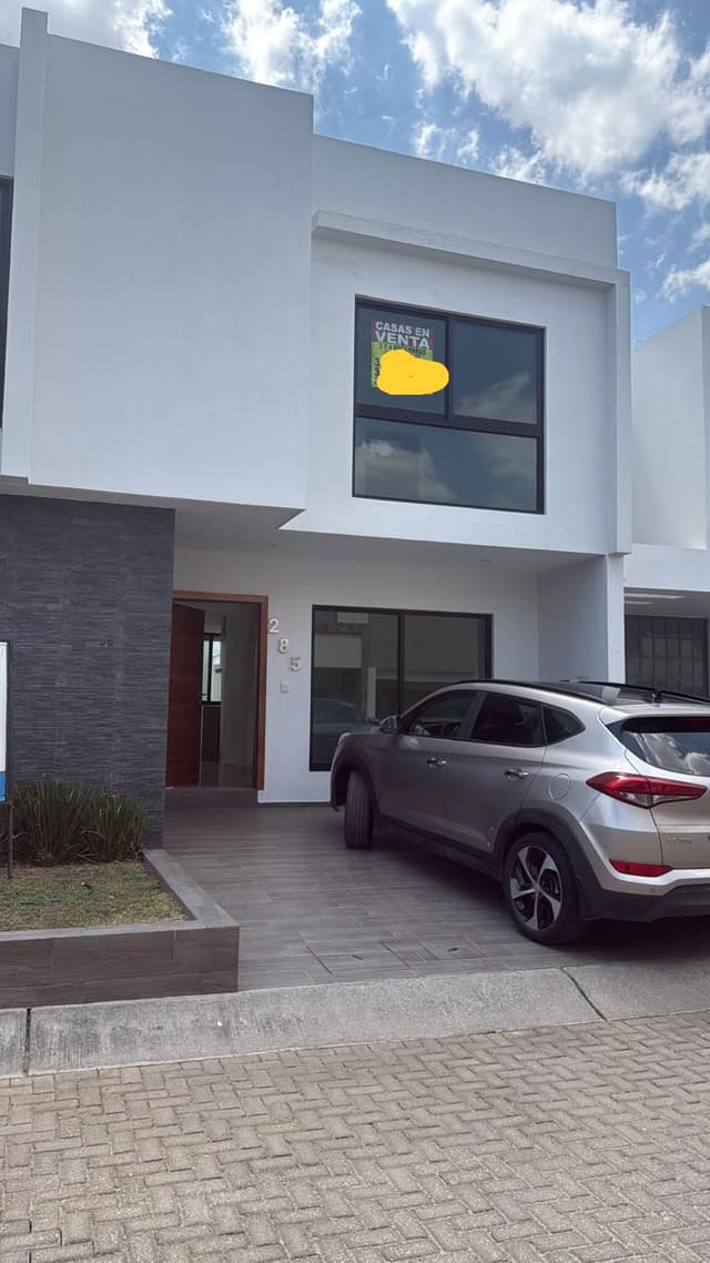 Casa en venta en Fraccionamiento Los Almendros 4 Recámaras