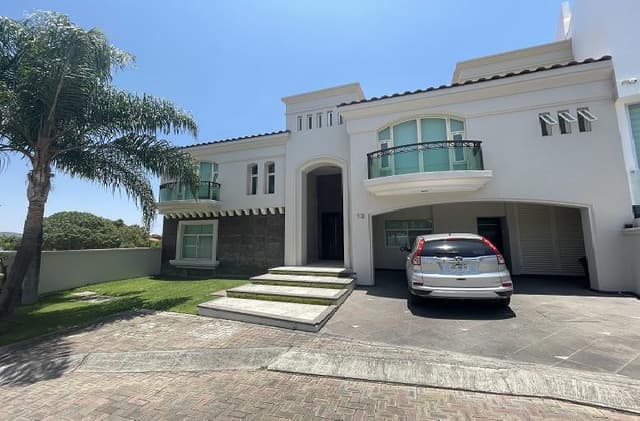 RESIDENCIA CON DEPARTAMENTO DE LUJO EN CIUDAD BUGAMBILIAS