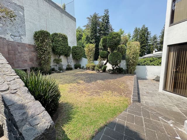 Casa en Bosques de las Lomas con jardín y 789 m² de terreno | Gran potencial