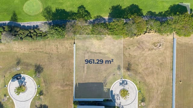 Terreno en venta con vista al campo de golf