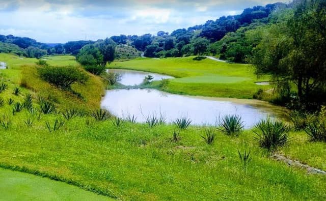 Terreno en venta frente al Fairway en El Río Country Club, El Arenal, Jalisco