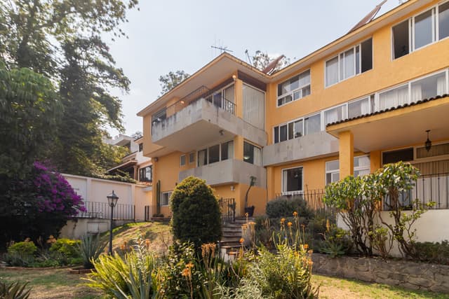 Casa en venta en La Herradura 4 Recámaras Terrazas y Jardin