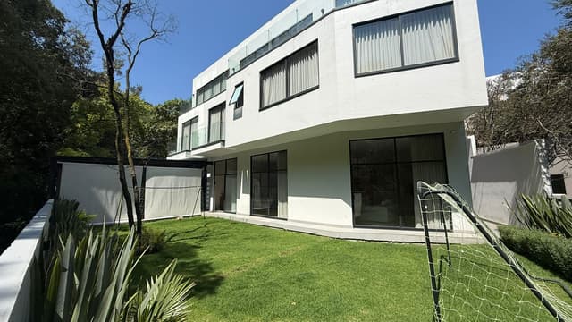Casa en renta en Bosques de las Lomas 6 Recámaras