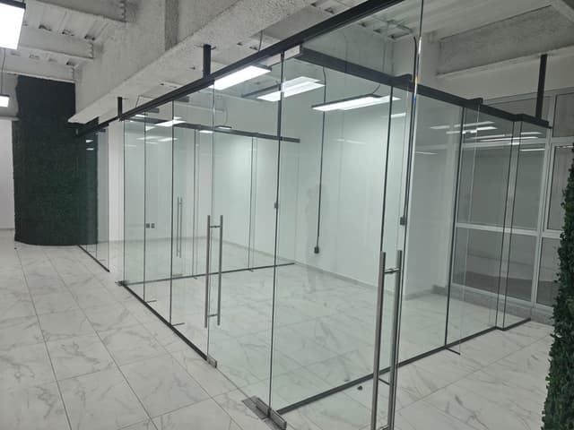 Oficina acondicionada de 135m y 20m de terraza en uno de los mejores corredores de la CDMX