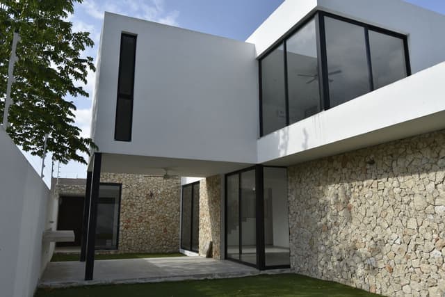 Casa en venta en Cholul, Mérida dentro de privada residencial de lujo