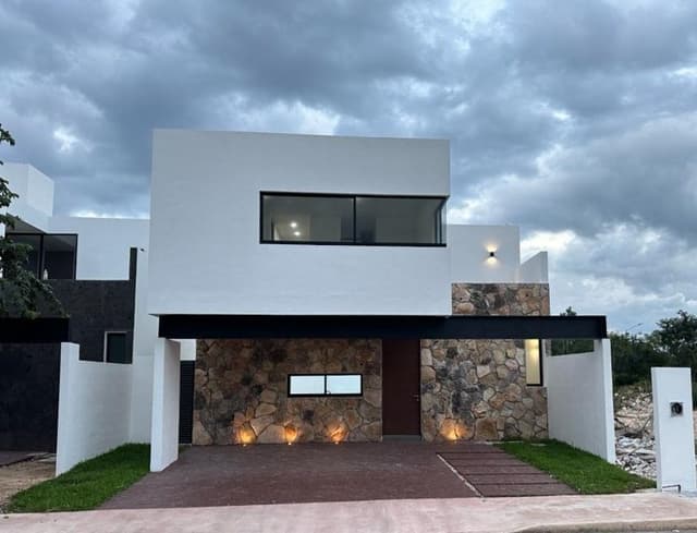 Venta de casa en privada residencial en Conkal con amenidades
