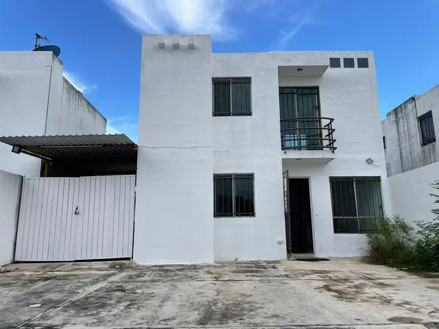 Renta de casa en los Héroes, Mérida de 3 Habitaciones