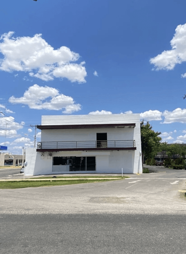 Renta de Local Comercial de 200 m2 en Planta Alta en Jardines del Norte