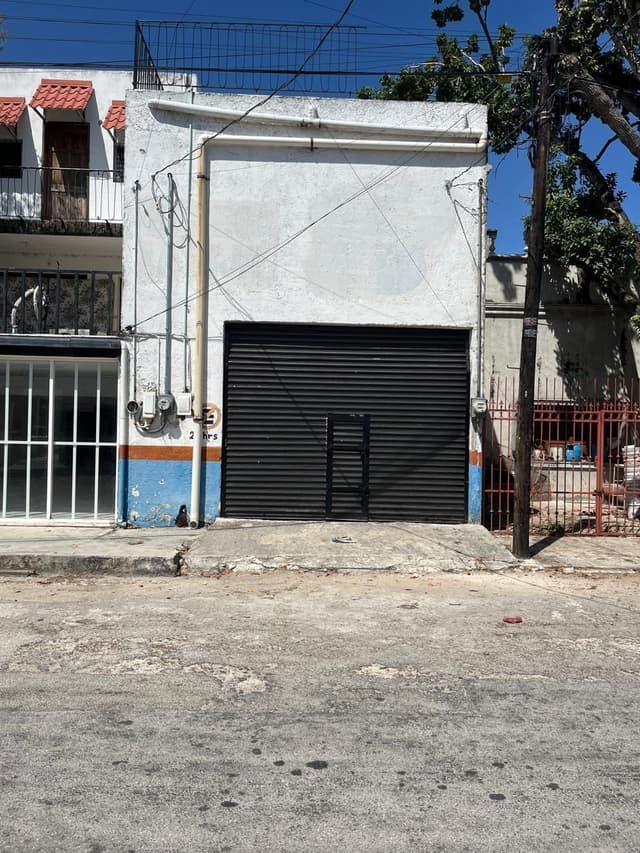 Renta de Local Comercial 89 m2 en Esquina en García Ginerés
