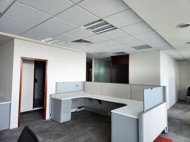 Renta de Oficina 135 m2 en Torre en Montecristo