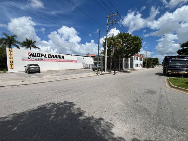 Renta de Terreno en Esquina de 364 m2 en Avenida Circuito Colonias