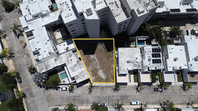 Venta de Terreno en Altabrisa de 482.21 m2 entre casas