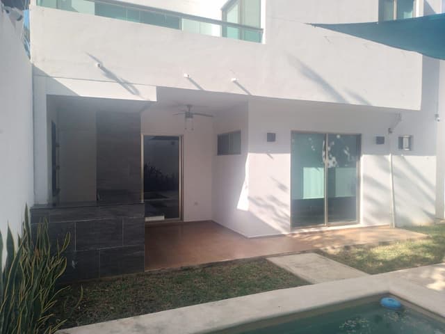 Renta de Casa en Residencial Montejo de 5 Habitaciones