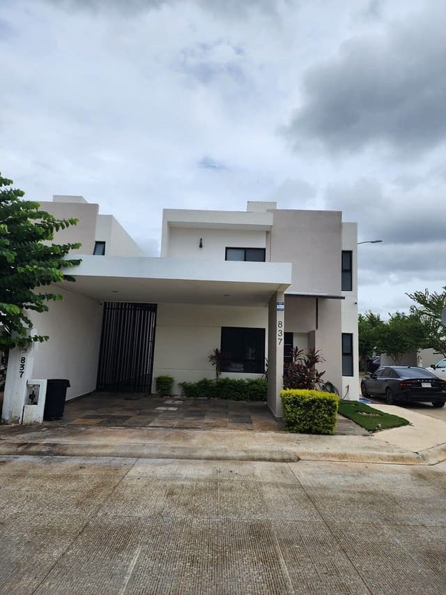 Venta de Casa Residencial en Tixcacal Opichén dentro de Privada