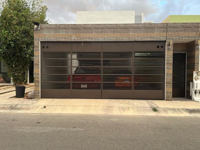 Venta de Casa Residencial en Fracc. Floresta con Areas verdes