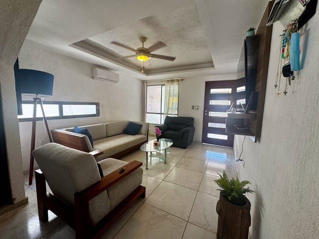 Casa en venta en Fraccionamiento Los Héroes 3 Recámaras