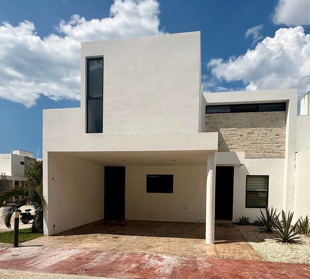 Venta de Casa en Esquina con paneles Solares en Conkal