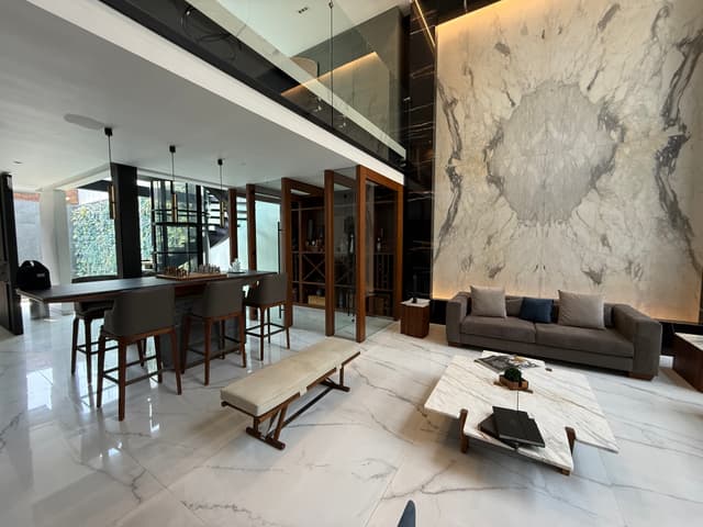 CASA EN VENTA EN JARDINES DE LA MONTAÑA CON ELEVADOR, ALBERCA, CINE Y ROOF GARDEN