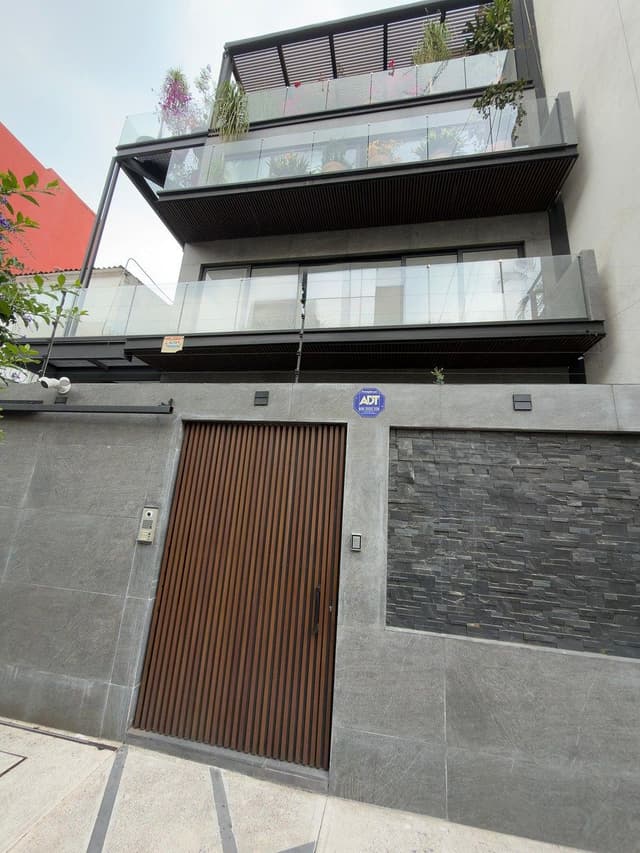 POLANCO SECCIÓN 2: TOWNHOUSE CON JARDÍN EN EDIFICIO NUEVO EN PLATON