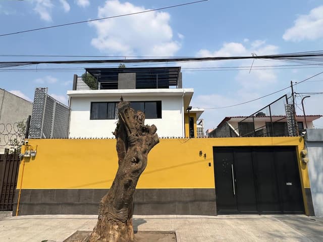 ¡Gran Oportunidad en Azcapotzalco! Casa SOLA Amplia y con Excelente Ubicación EN VENTA