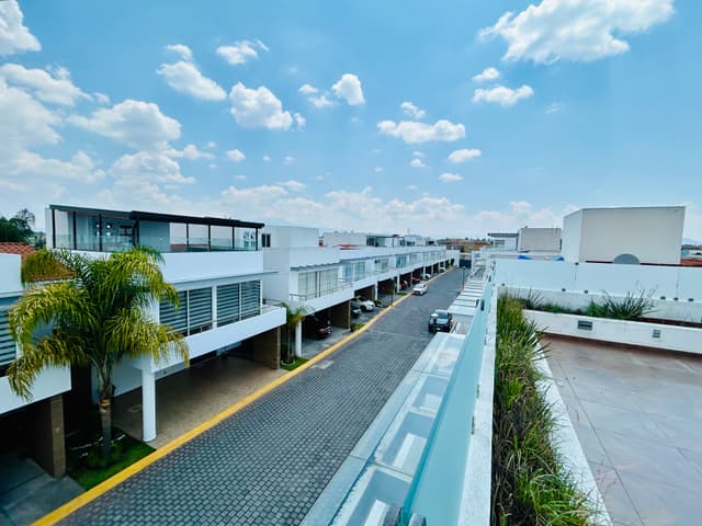 Amplia casa en ubicación estratégica en Metepec