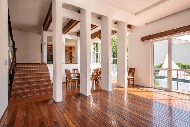 Casa en Venta en Lomas de Tecamachalco Techo Doble Altura