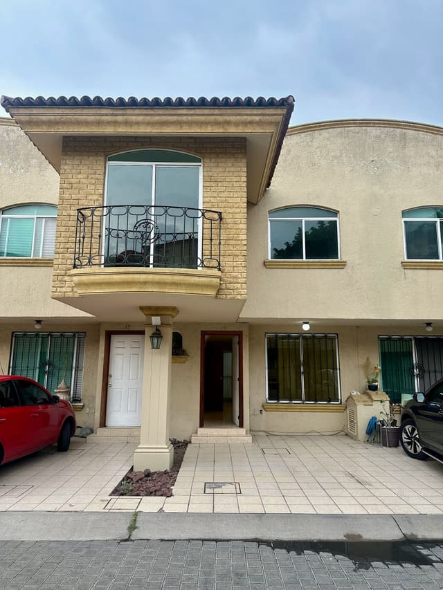 CASA EN RENTA EN JARDINES DEL SOL