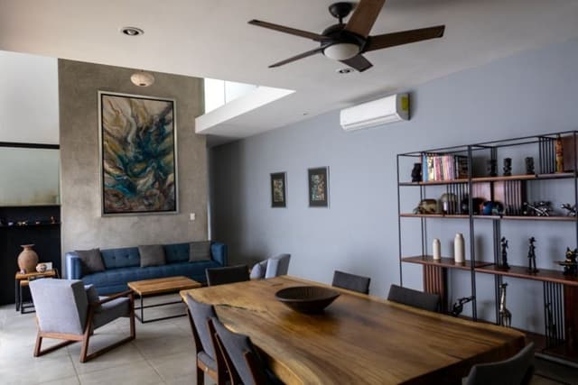 CASA AMPLIA EN PRIVADA