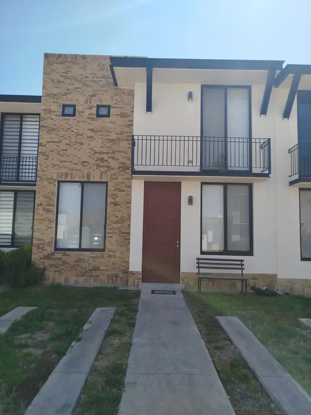 Casa en Condominio Puerta de Piedra en el Pueblito 3 Recámaras