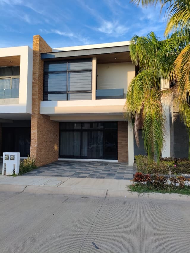 Casa En Condominio en venta en Fraccionamiento Sábalo Cerritos 5 Recámaras