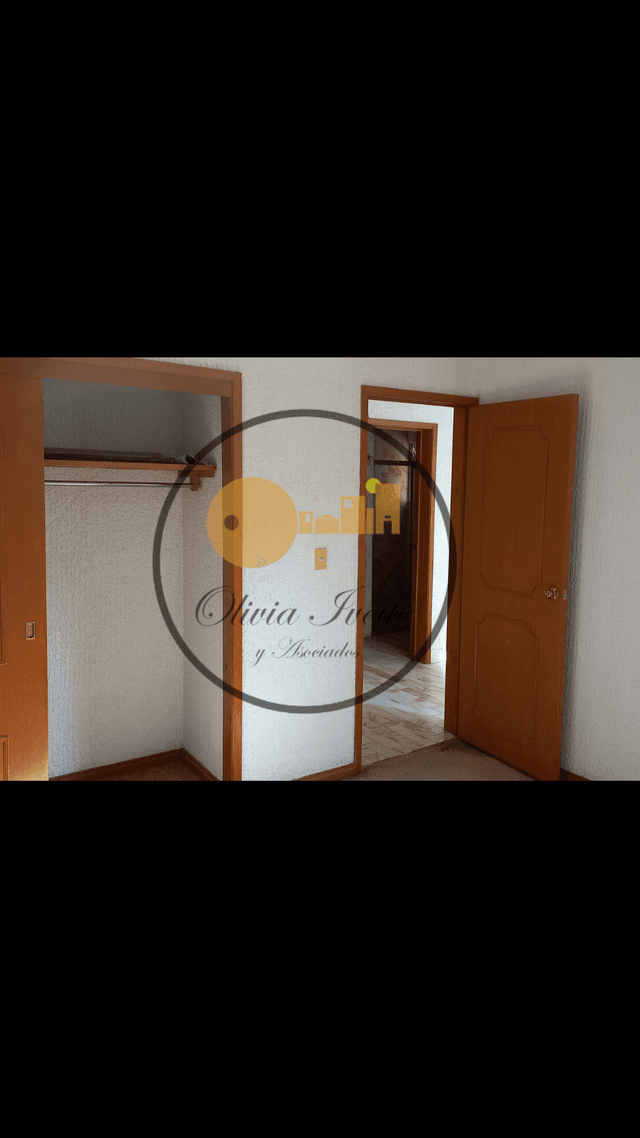 Renta de casa en los Arcos esquina Calesa