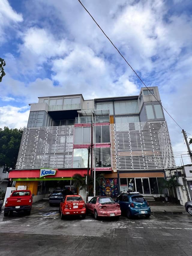 ¡Oficina en Renta de 115 m² en Manzanillo! Ubicación Estratégica y Vista al Mar