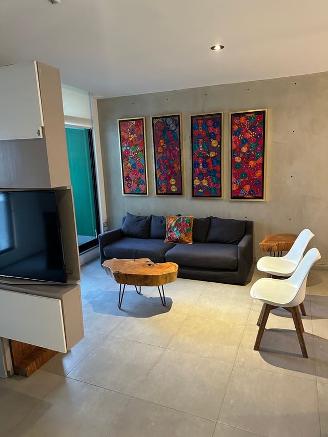 Tu Nuevo Hogar en El Centro: Práctico, Bonito y Bien Ubicado