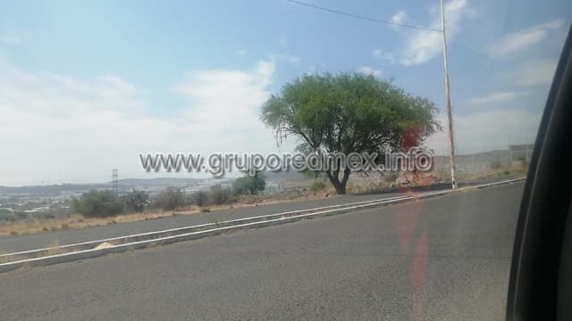 Terreno en venta con giro comercial y de servicios por Ciudad Maderas, El Marques, Queretaro