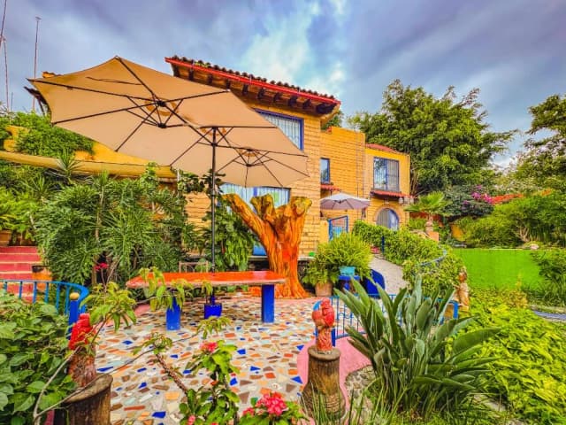 Casa en venta en Tepoztlán, Morelos - Ideal para inversión, familia o proyectos alternativos.