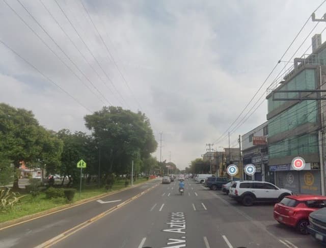 ¡Oportunidad! Restaurante y Locales de 3 Niveles en Av. Aztecas (Adjudicación).