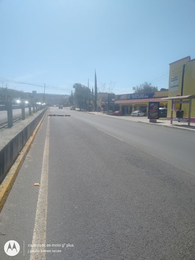 QUERETARO, venta terreno 801 m2, FACIBILAD USO DE SUELO MIXTO, para hacer: locales, plaza, escuela, etc... ya hay todo